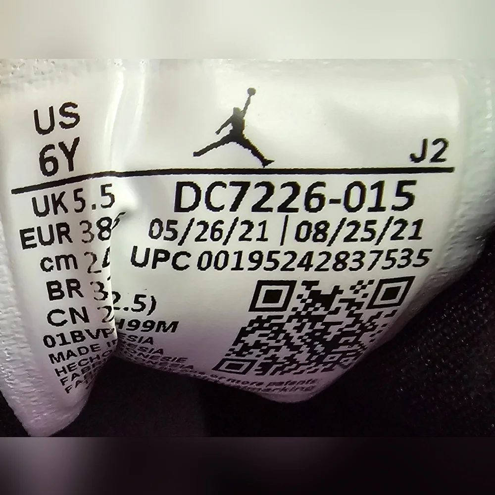 NIKE Air Jordan 1 Mid SE GS Houndstooth & Lilac Youth Sneakers - Picture 8 of 8